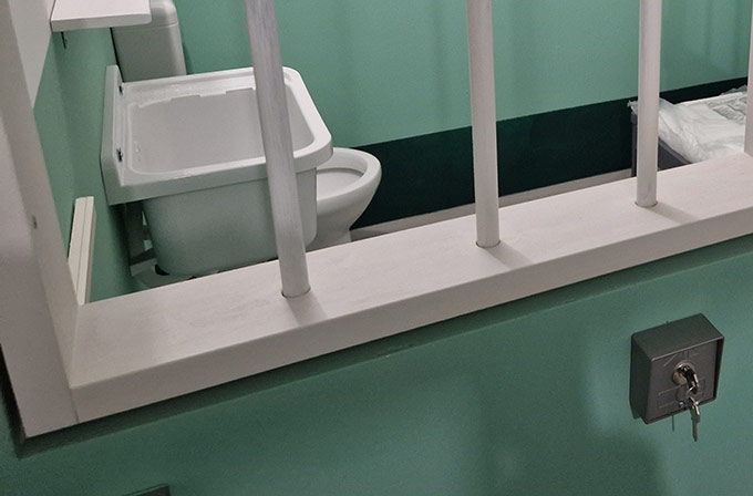 Cella Alcatraz area bagno Cella Alcatraz area bagno